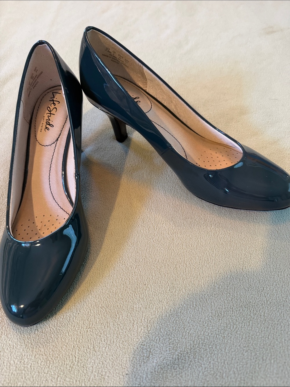 Life Stride Parigi Evergreen Patent Mid Heel Pumps, NWOT